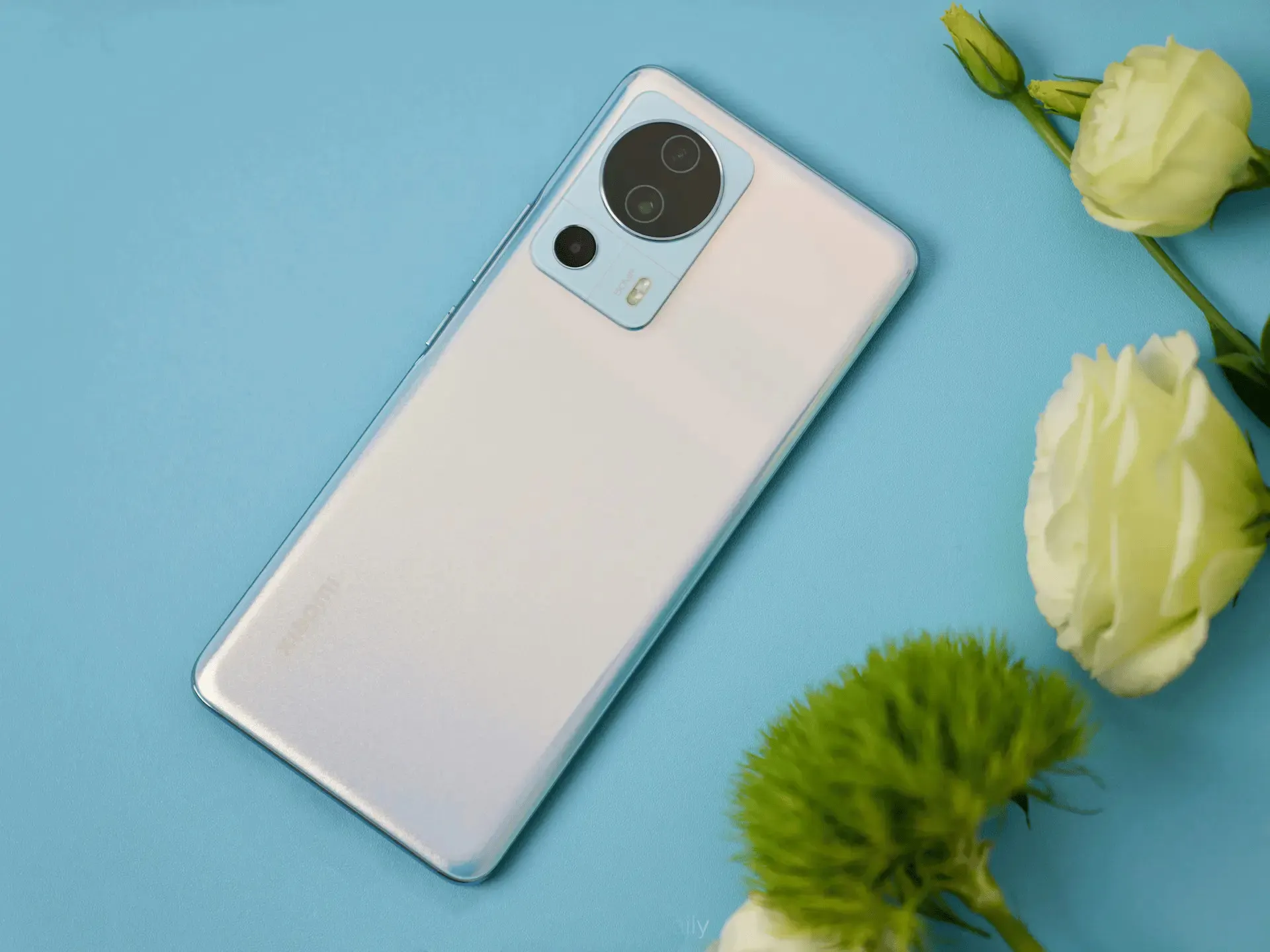 Самый стильный Xiaomi сливают за бесценок. У него шикарный экран и интересный набор камер