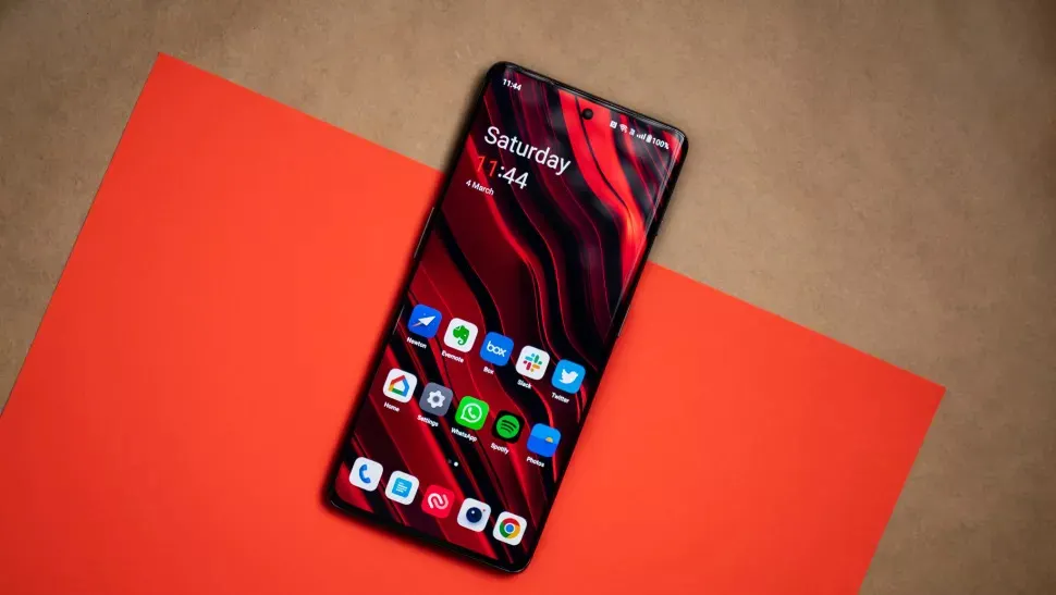 Мощнейший субфлагман OnePlus отдают со скидкой. У него шикарный экран и топовая производительность