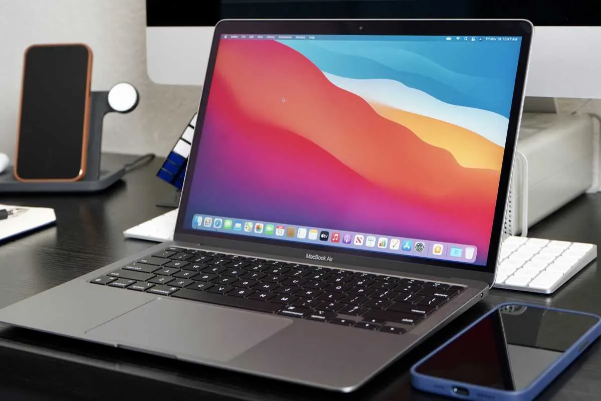 MacBook Air M1 рухнул в цене в России. Теперь его однозначно стоит брать