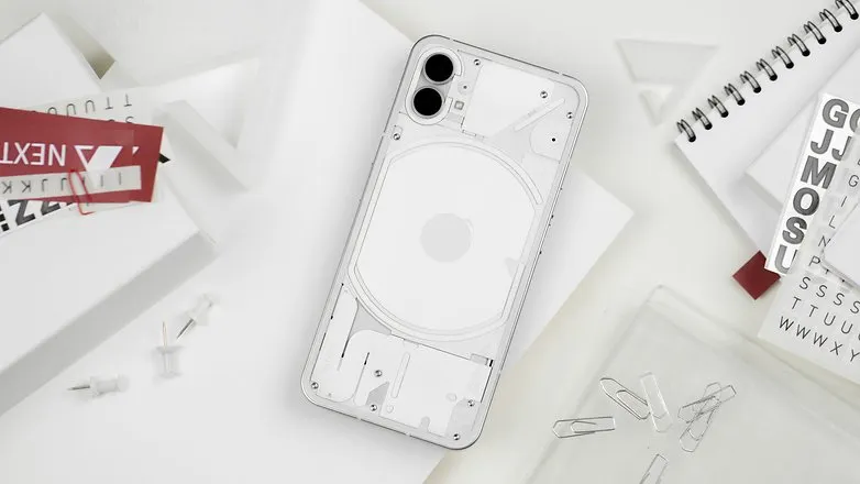 Этот Nothing Phone можно смело брать и в 2024 году. Лучше взять эту модель, а не будущую новинку бренда