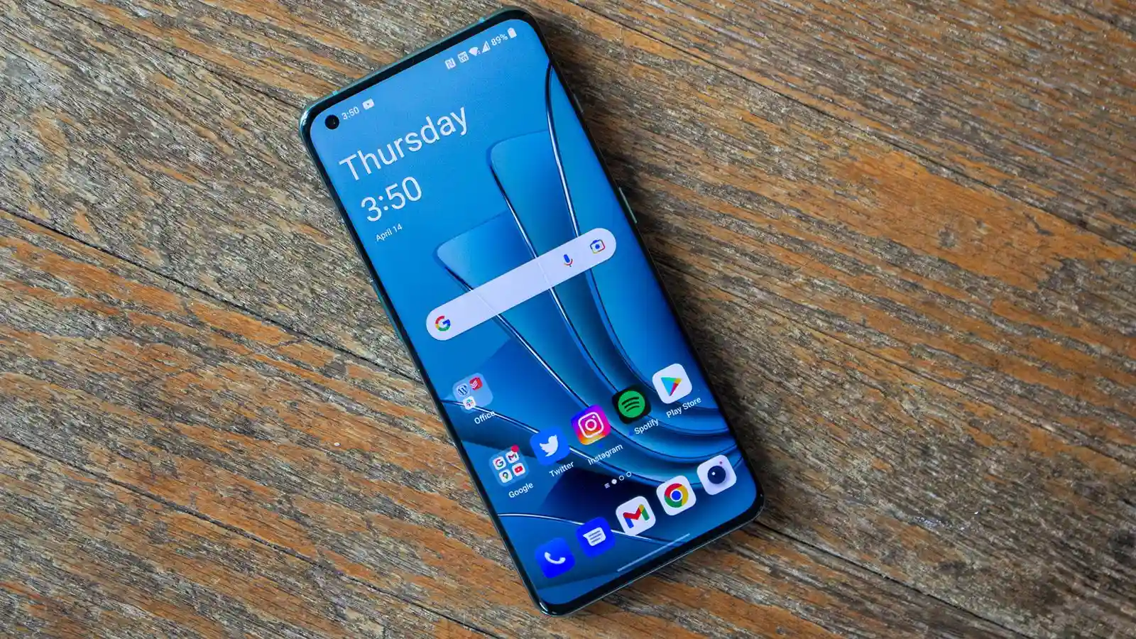Этот OnePlus можно брать и в 2023 году. Топовый камерофон сливают со скидкой