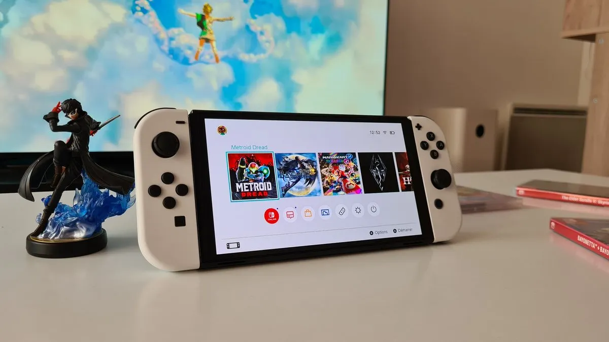 Nintendo Switch OLED внезапно подешевела. Это самая популярная портативная консоль на рынке