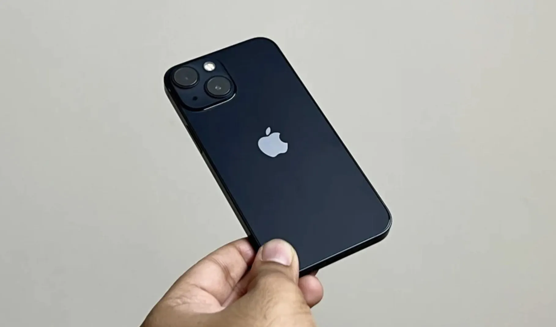 3 причины взять iPhone 13 mini в 2023 году. Самый недооцененный компакт сильно подешевел