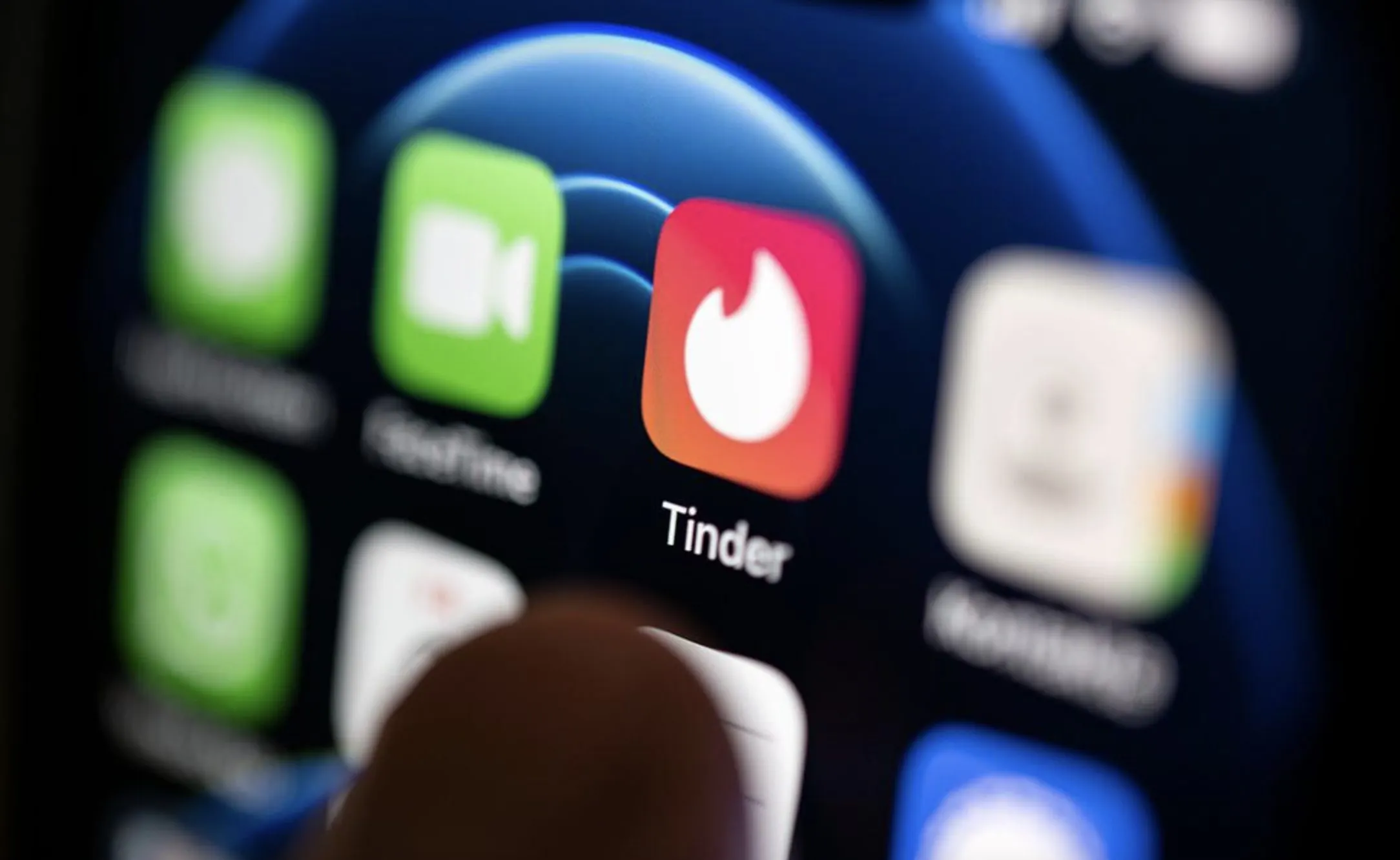 Tinder уходит из России. В соцсетях думают, где будут знакомиться после закрытия приложения