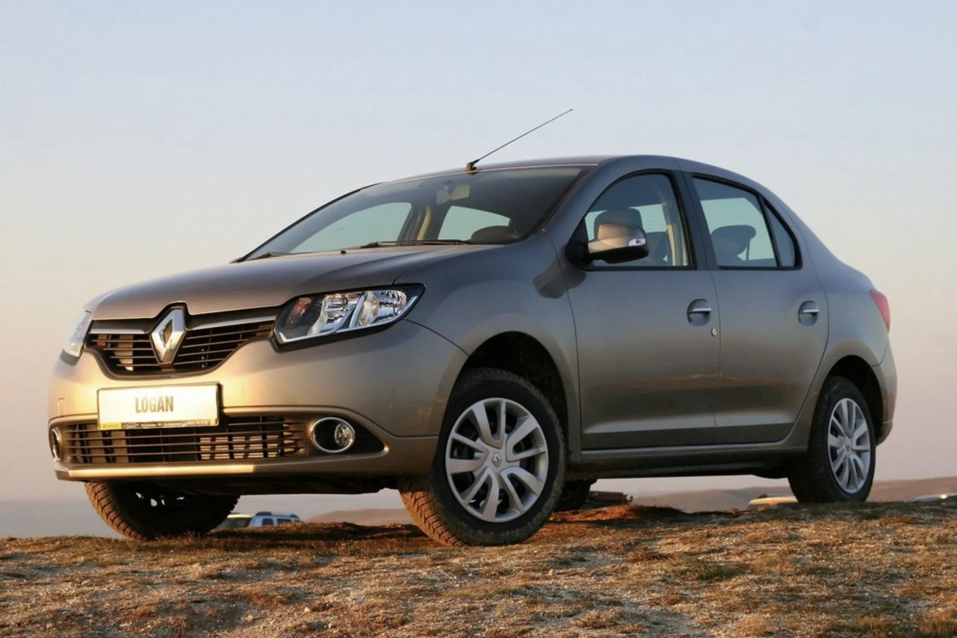 Уникальные Renault Logan подорожали в России. Таких машин на рынке больше не будет