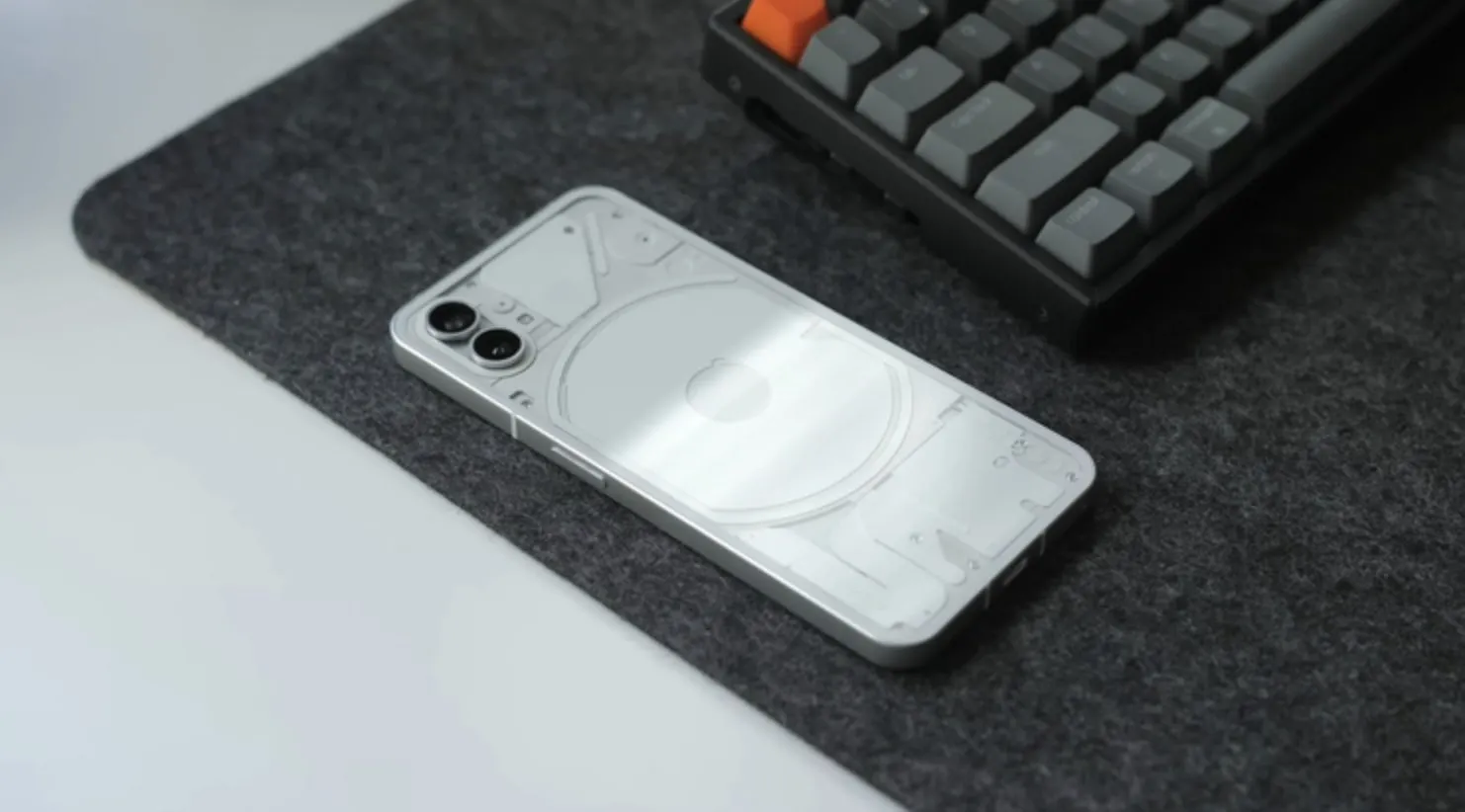 Каким будет Nothing Phone (2)? Он получит главную фишку iPhone 14