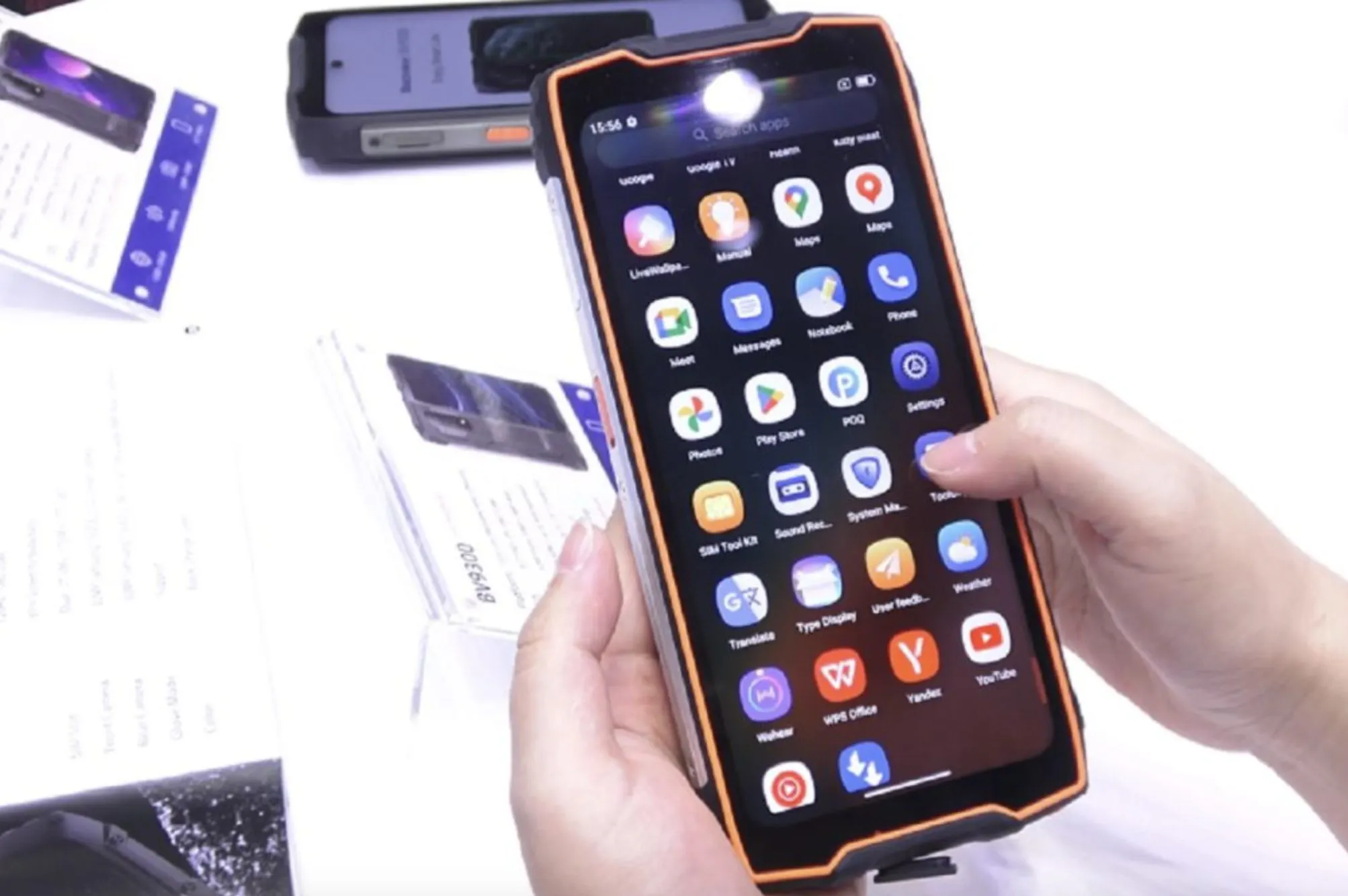 Blackview BV9300 держит два месяца и вообще не боится падений. А еще там вагон памяти и лютый дизайн