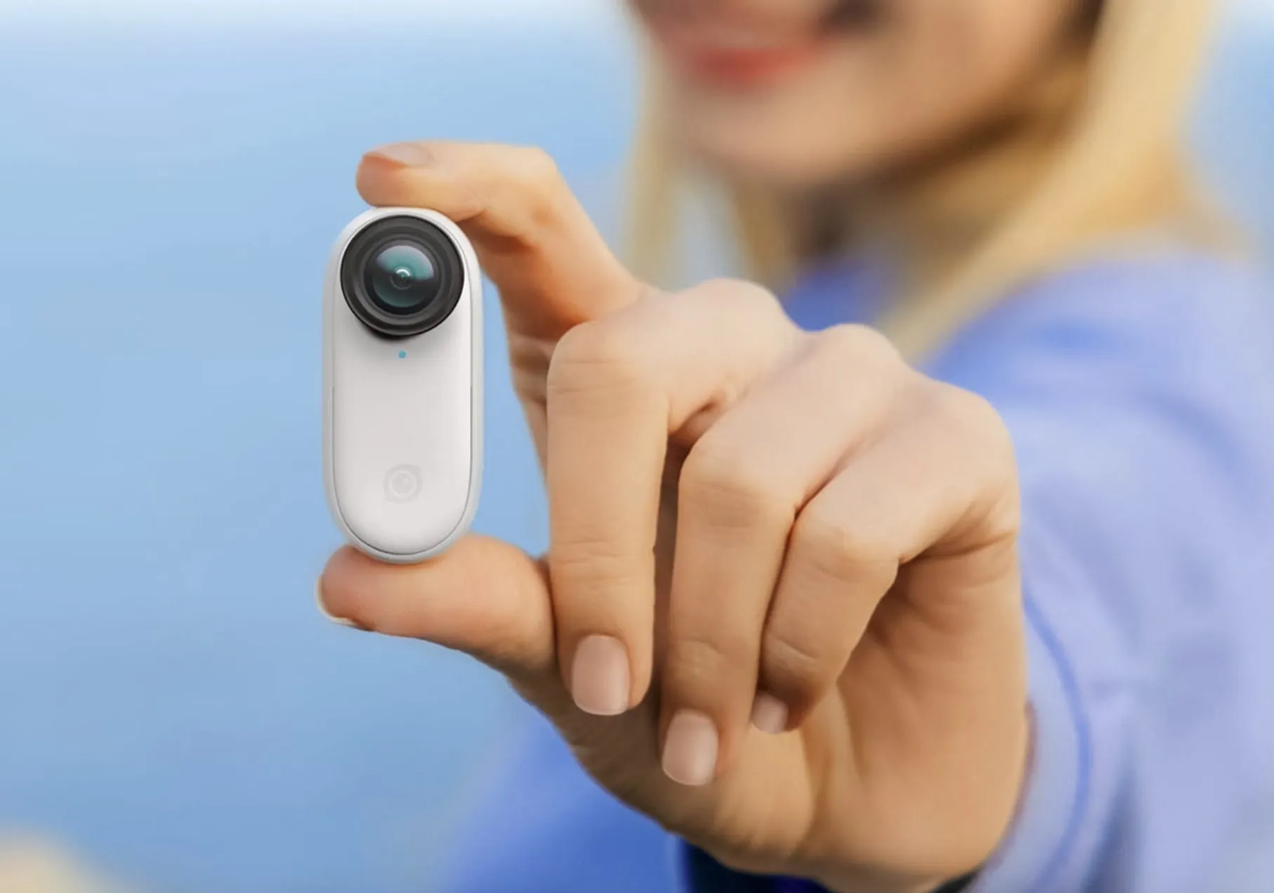 Экшн-камеру размером с AirPods Pro отдают с гигантской скидкой. Чем крута Insta360 GO 2?