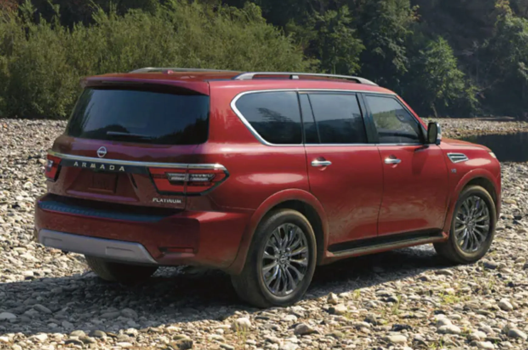 В Россию приехал убийца Land Cruiser. Сколько просят за гигантский внедорожник Nissan Armada?