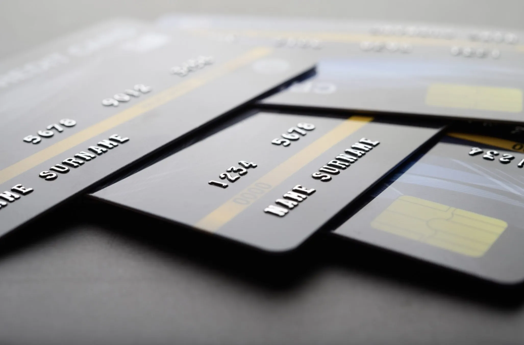 «Тинькофф» начал выпускать карты UnionPay для всех. Пользователи считают, что они бесполезны – почему?