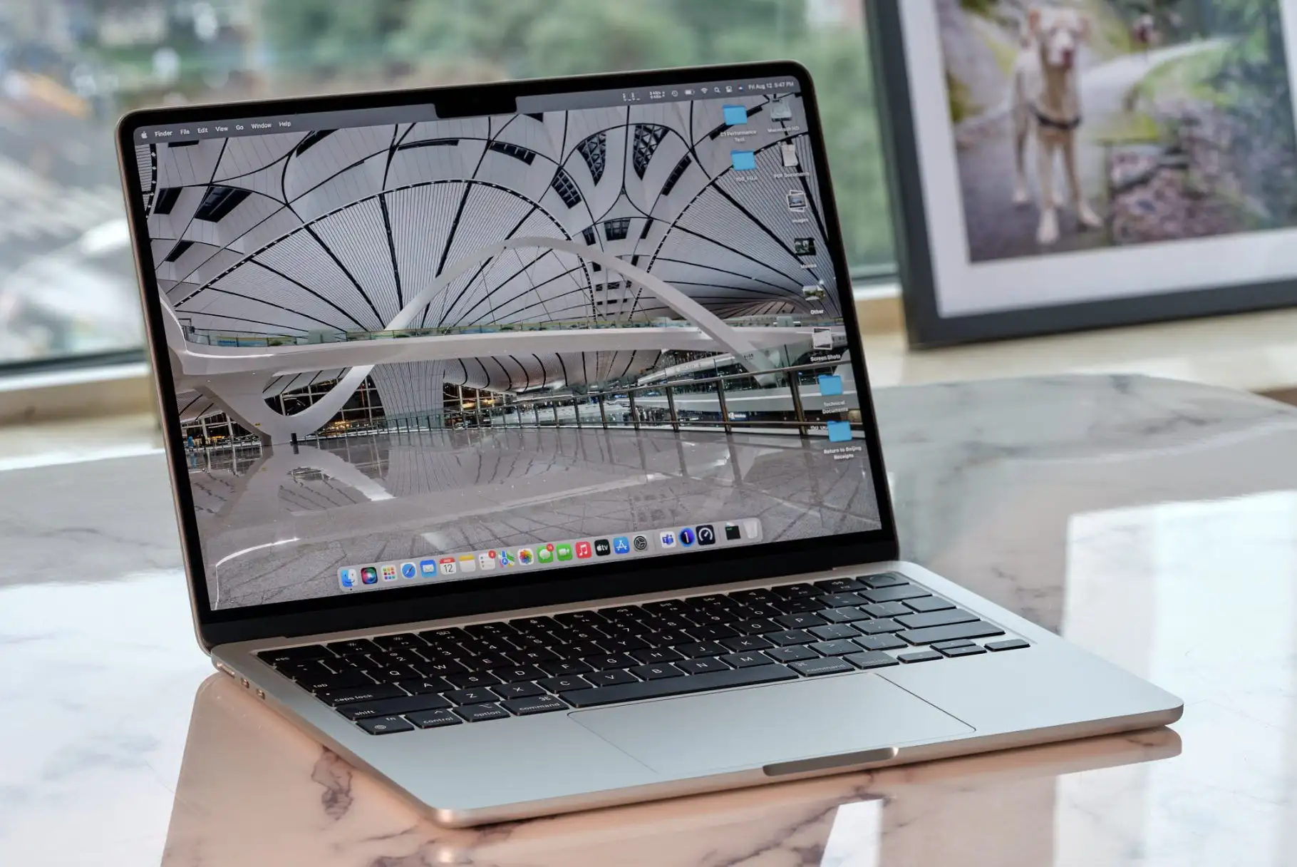 MacBook Air на M2 подешевел в России. Это лучший ультрабук за свои деньги