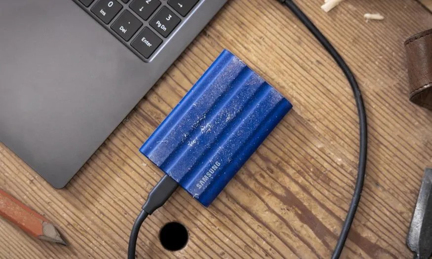 Мощнейший внешний SSD от Samsung сливают за сущие гроши на Маркете. У него куча памяти и ударопрочный корпус