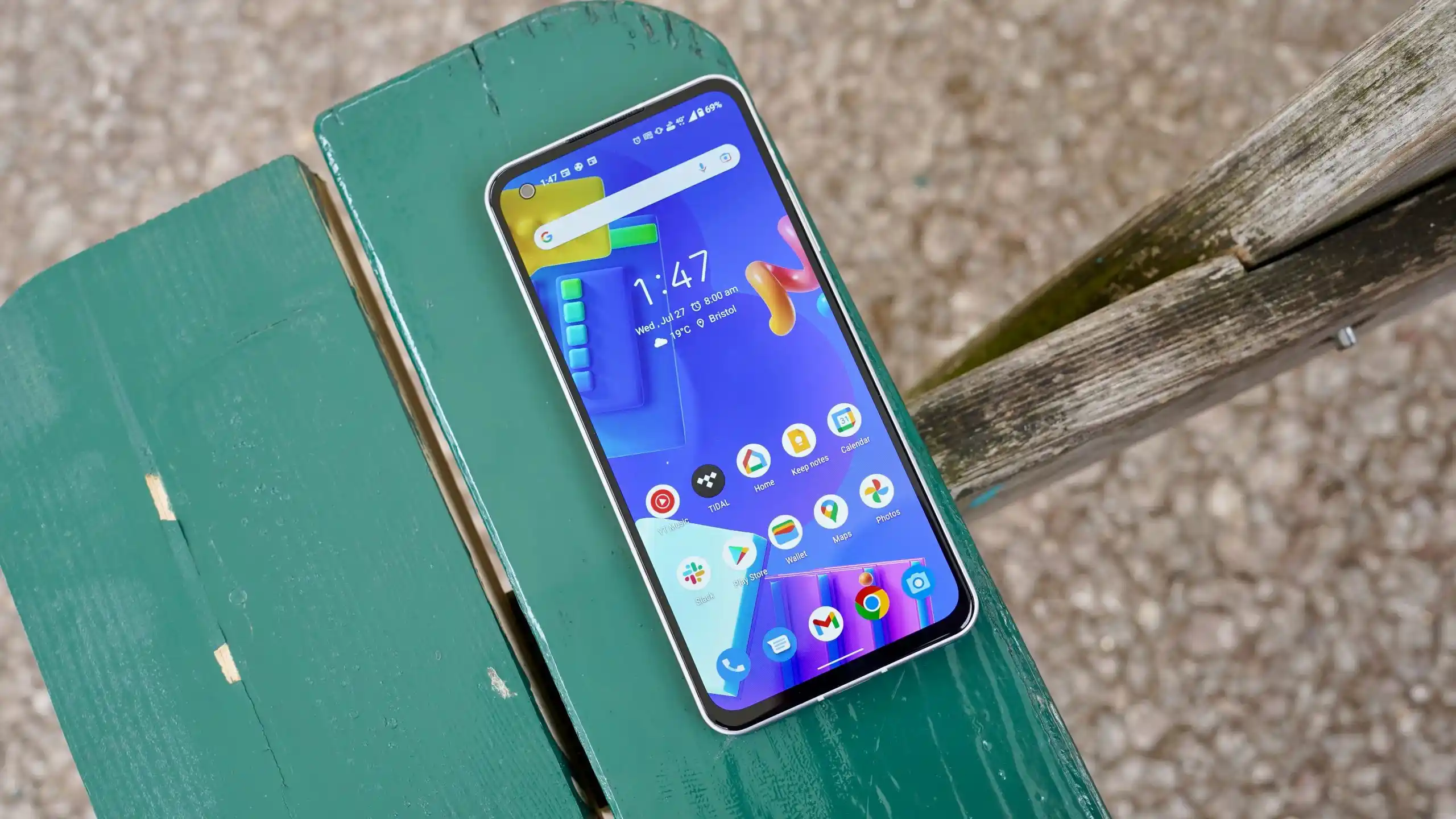 Об этом Asus все забыли, а зря. Это самый компактный флагман на рынке
