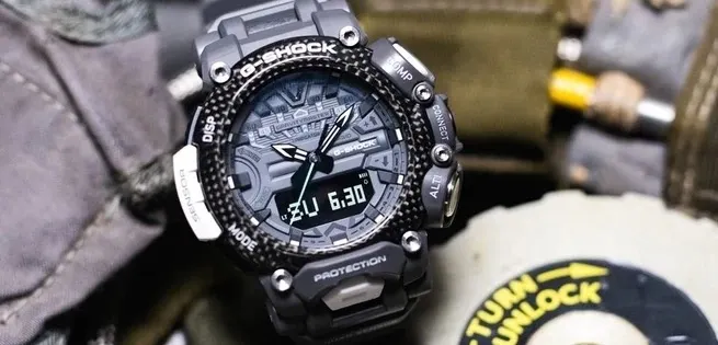Мощнейшие смарт-часы Casio из карбона сливают с рекордной скидкой. Любые Apple Watch на их фоне — просто игрушка