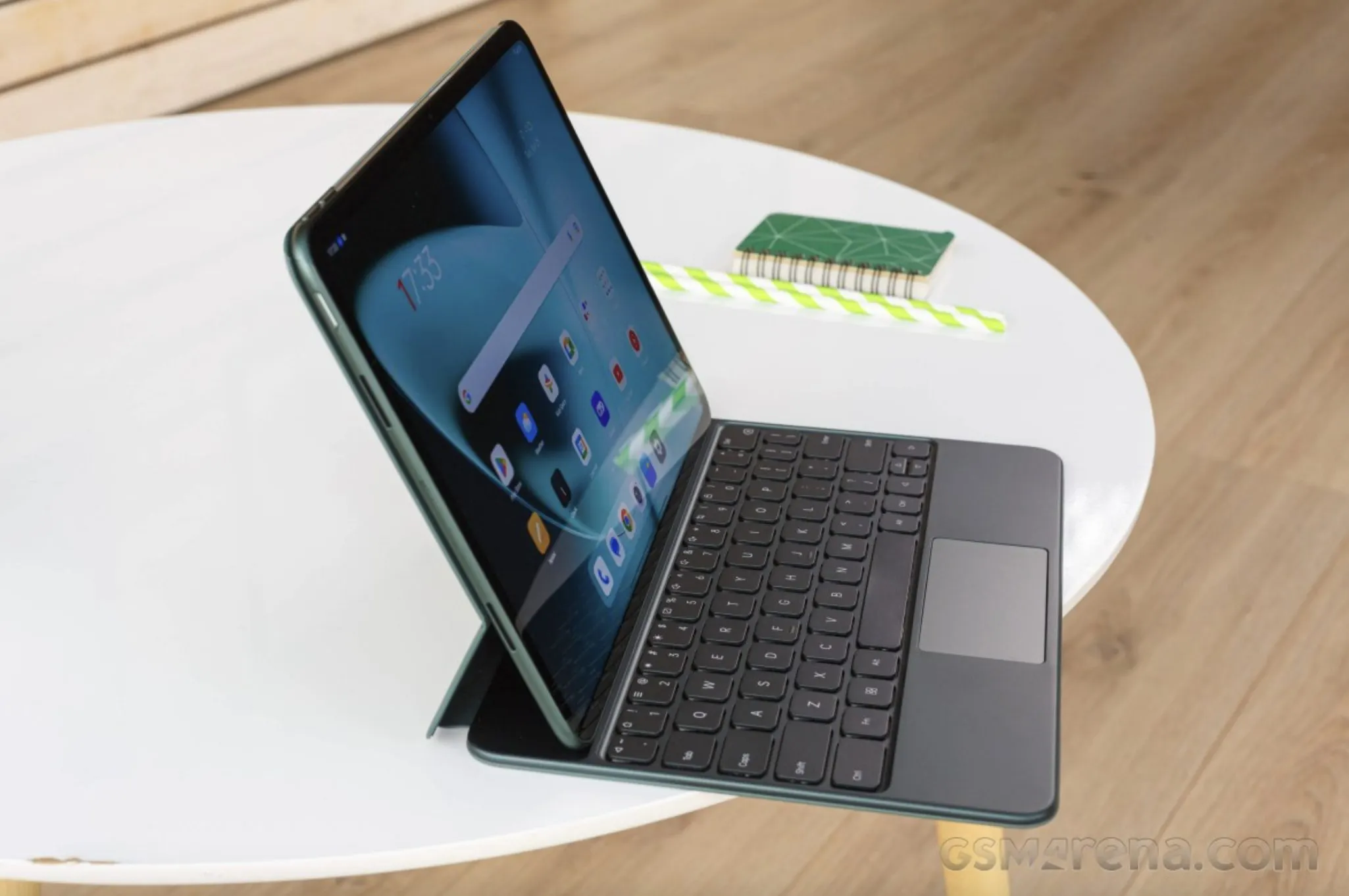 OnePlus Pad упал в цене ниже психологической отметки. Здесь все плюсы и минусы топового планшета