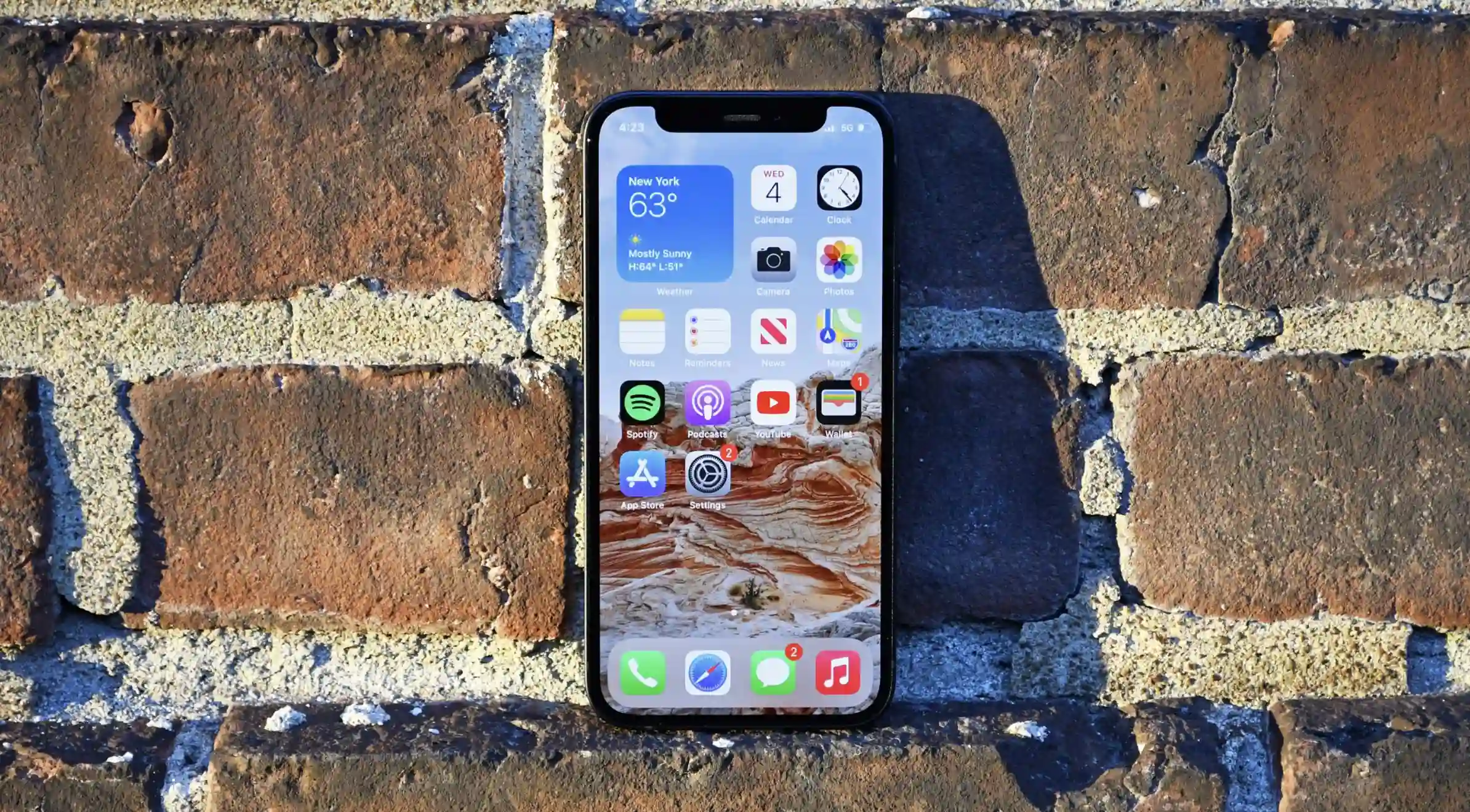 iPhone 12 mini подешевел в России. Скорее всего, это последние скидки на культовый девайс