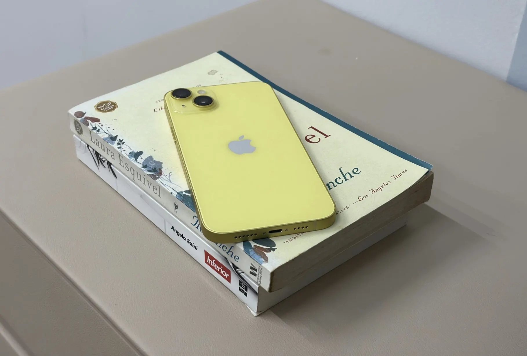 Желтые iPhone 14 и iPhone 14 Plus можно смело брать. Они наконец подешевели в России