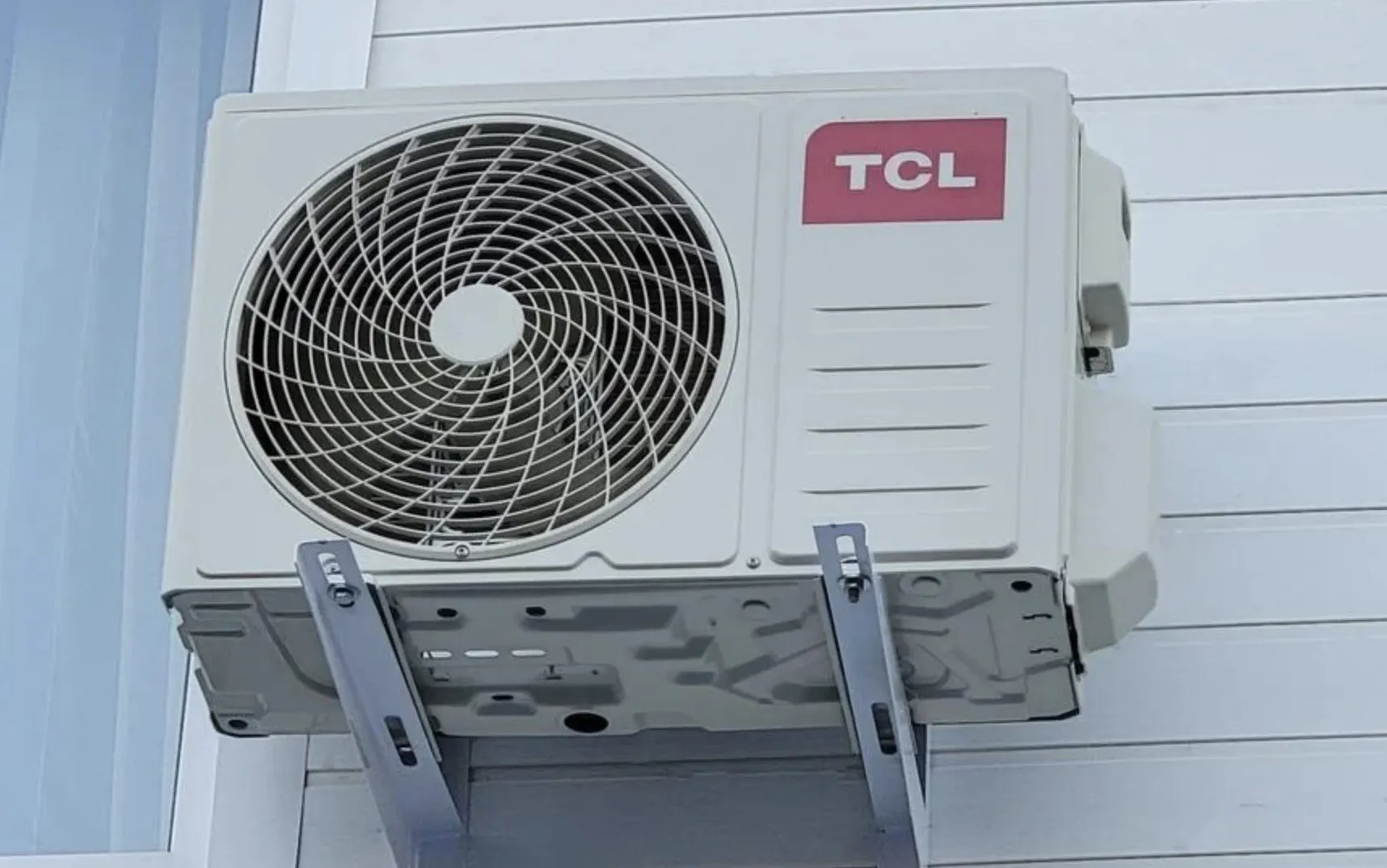 Этот TCL – лучший бюджетный кондиционер. Стоит меньше 20 тысяч, но спасет и зимой, и летом