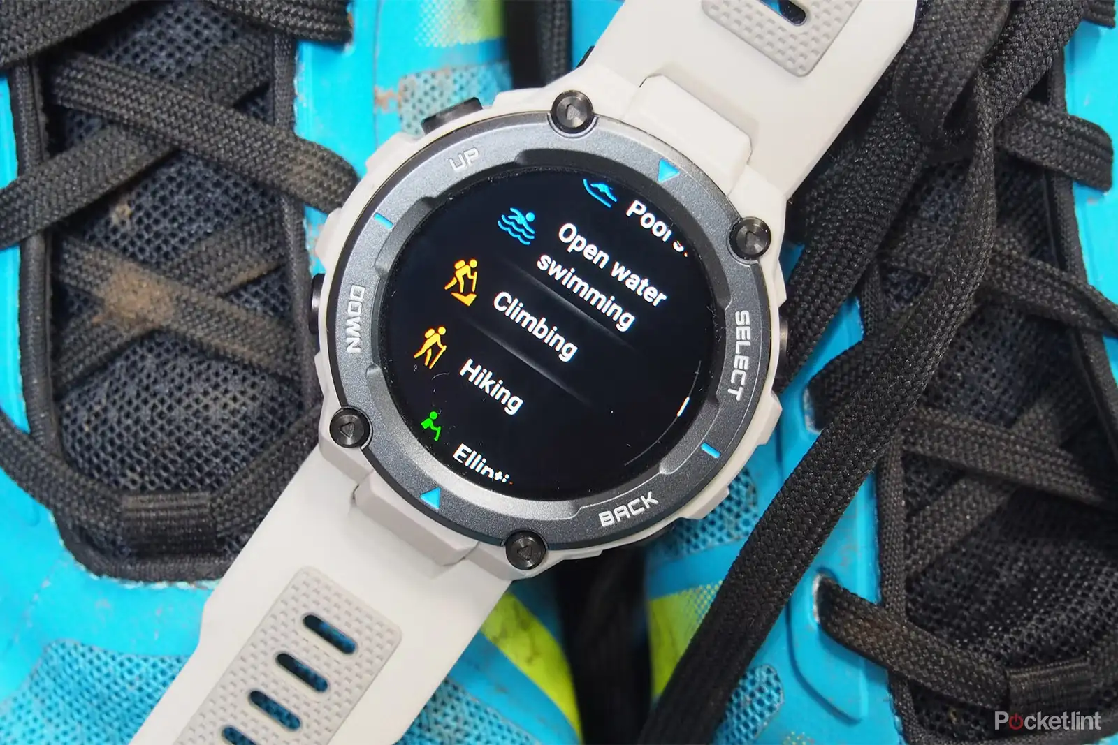 Брутальные смарт-часы Amazfit в стиле Casio G-Shock подешевели в России. У них очень мощный корпус и ядерный запас автономности