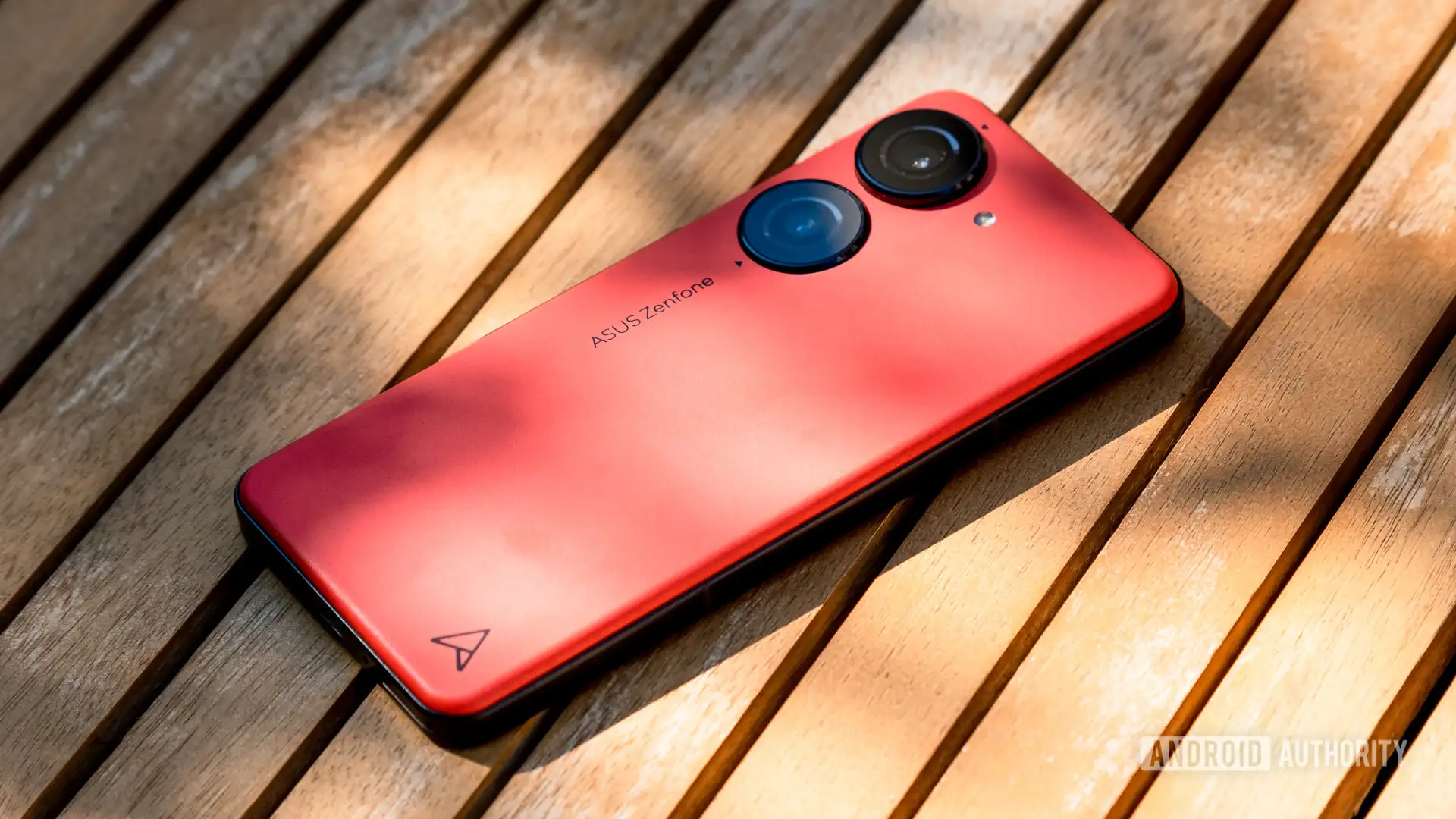Asus ZenFone 10 впервые подешевел на Али. Это компактный флагман с мощным железом