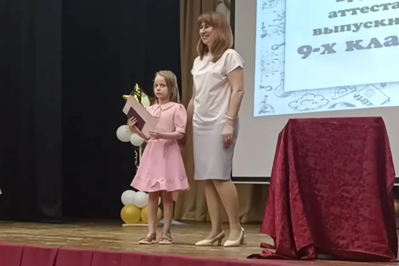 Сестра Алисы Тепляковой в 7 лет перешла в 10 класс. Лейя может побить рекорд студентки МГУ
