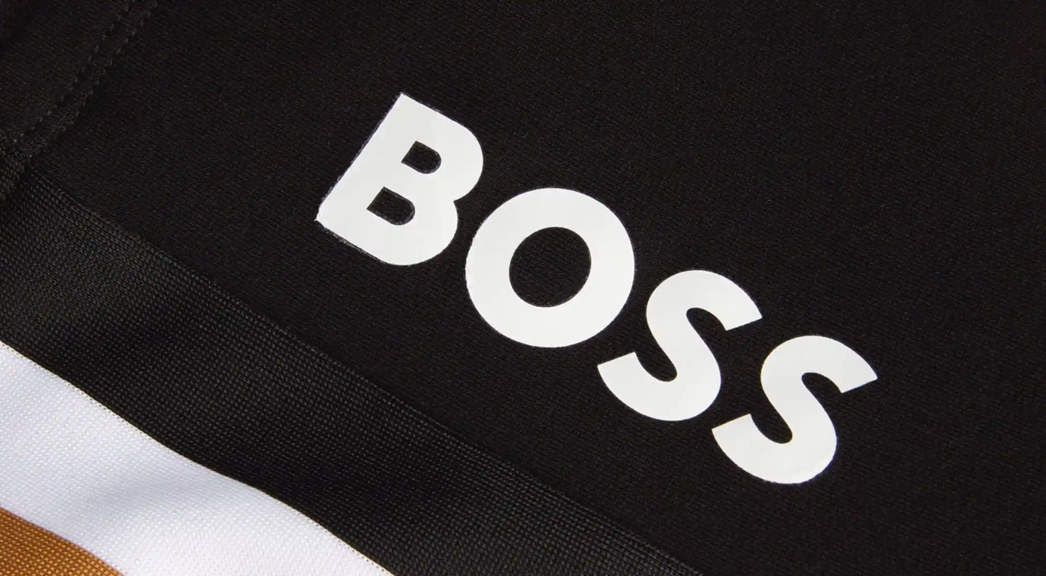 Футболки от Boss обесценились на Lamoda. Теперь их купит даже школьник
