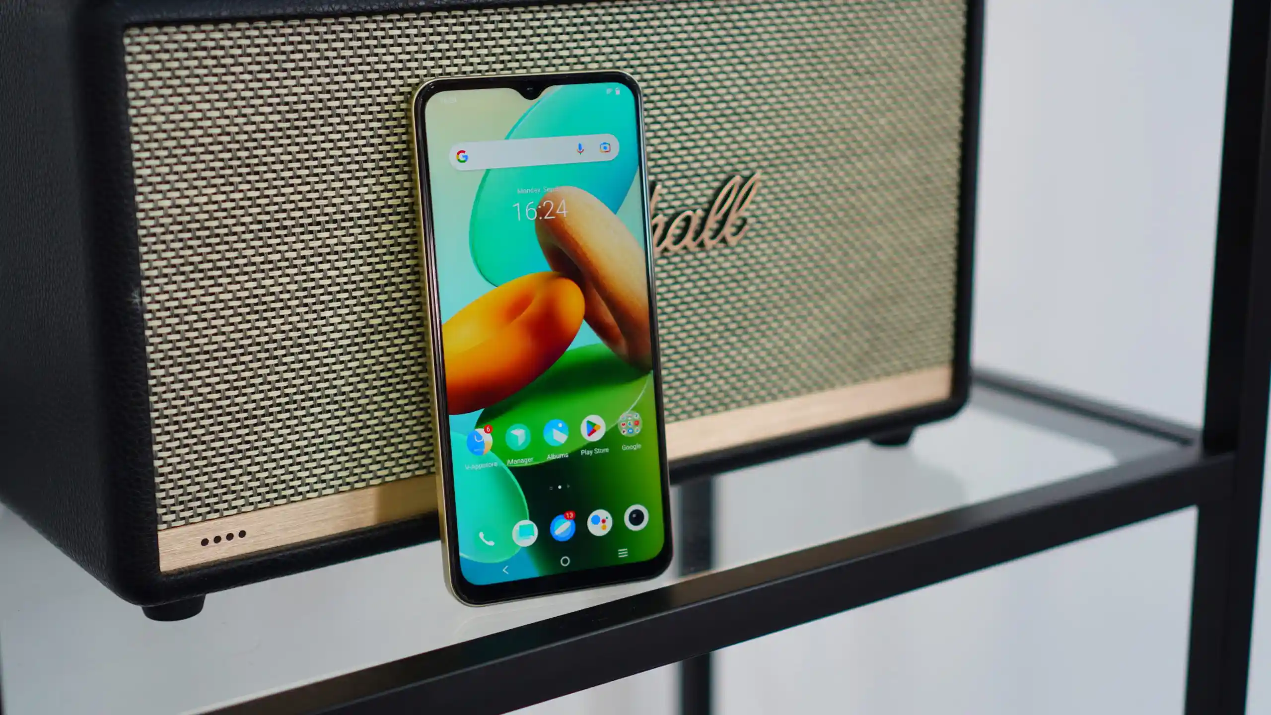 Недооцененный бюджетник рвет конкурентов от Xiaomi и Realme. Его сейчас сливают за гроши