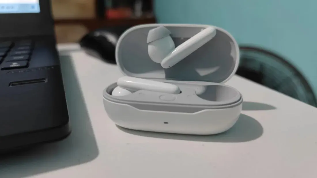 Huawei FreeBuds SE — самые доступные наушники бренда. Их сейчас сливают за бесценок