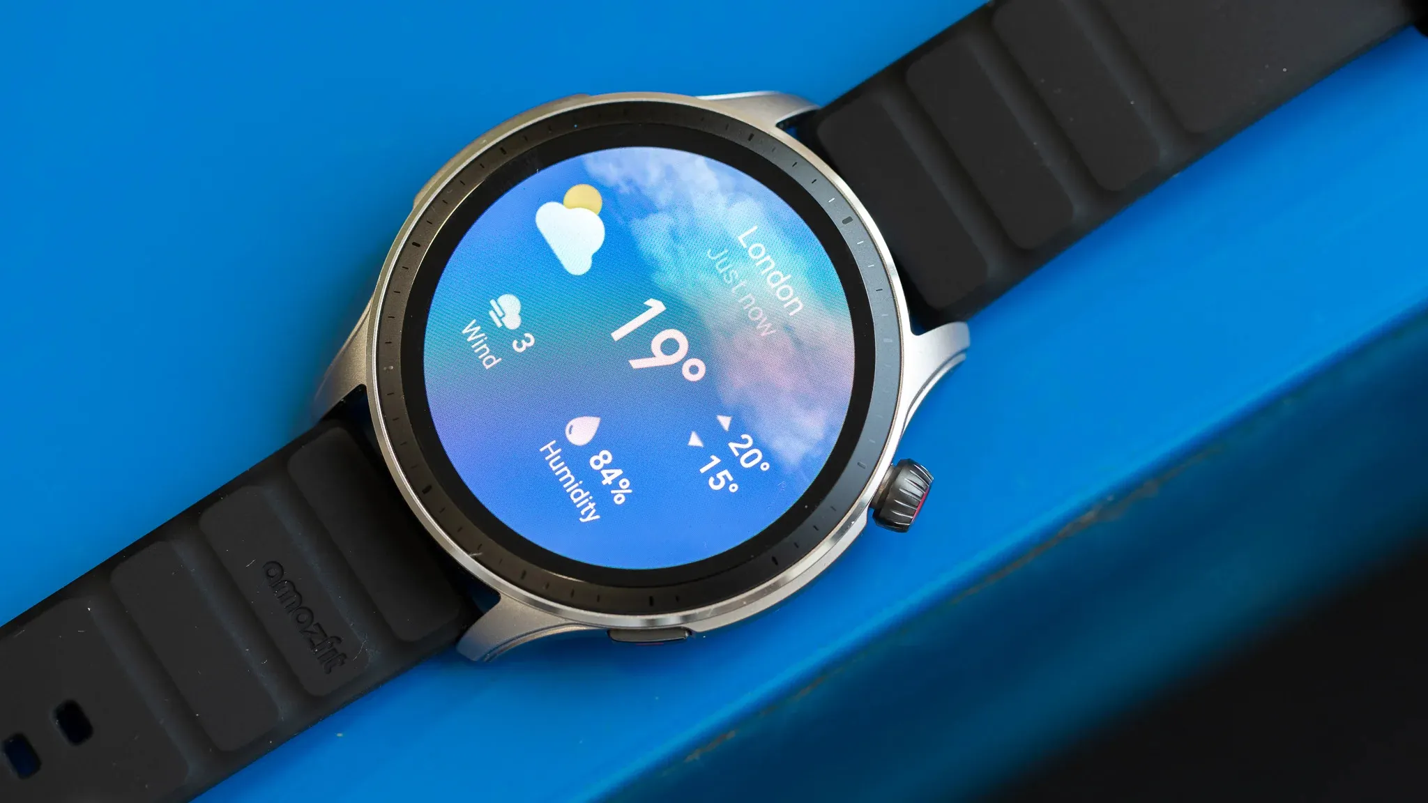 Флагманские смарт-часы Amazfit рухнули в цене. У них практически нет недостатков