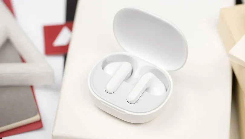 Эти Xiaomi — самые доступные наушники бренда. Идеальный вариант для школьников