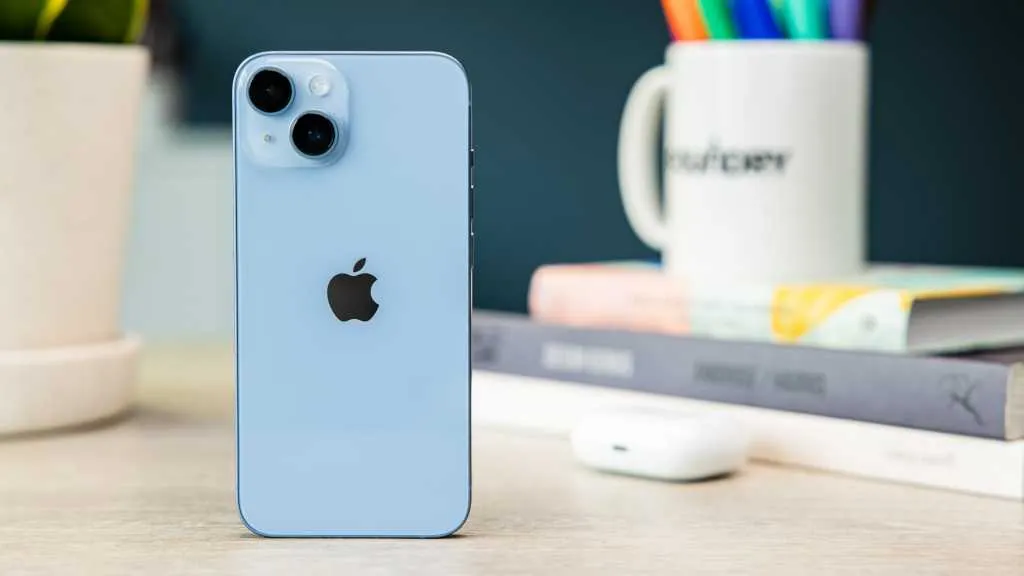 iPhone 14 сильно подешевел после выхода новых моделей. Почему нужно брать этот девайс?