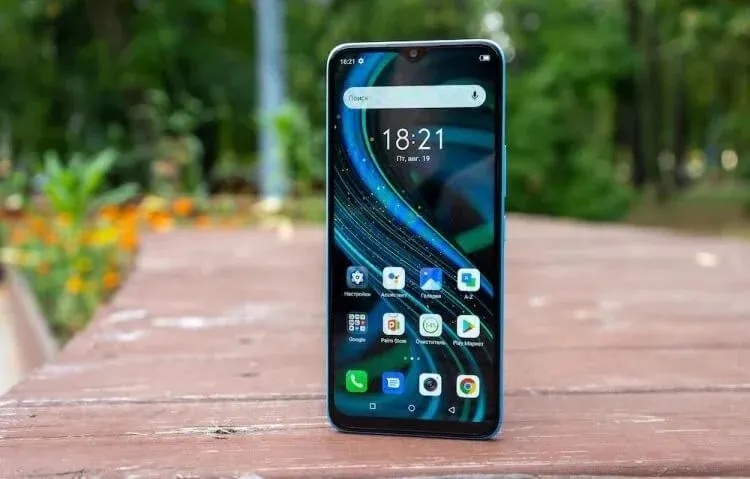 Неизвестный смартфон за 4 тысячи рублей убивает Xiaomi. У него экран на 90 Гц, NFC и батарея на 6000 mAh