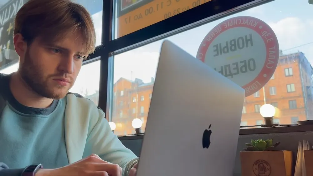 Нашли самый дешевый MacBook Air на M1 в России. Он отработает каждый рубль