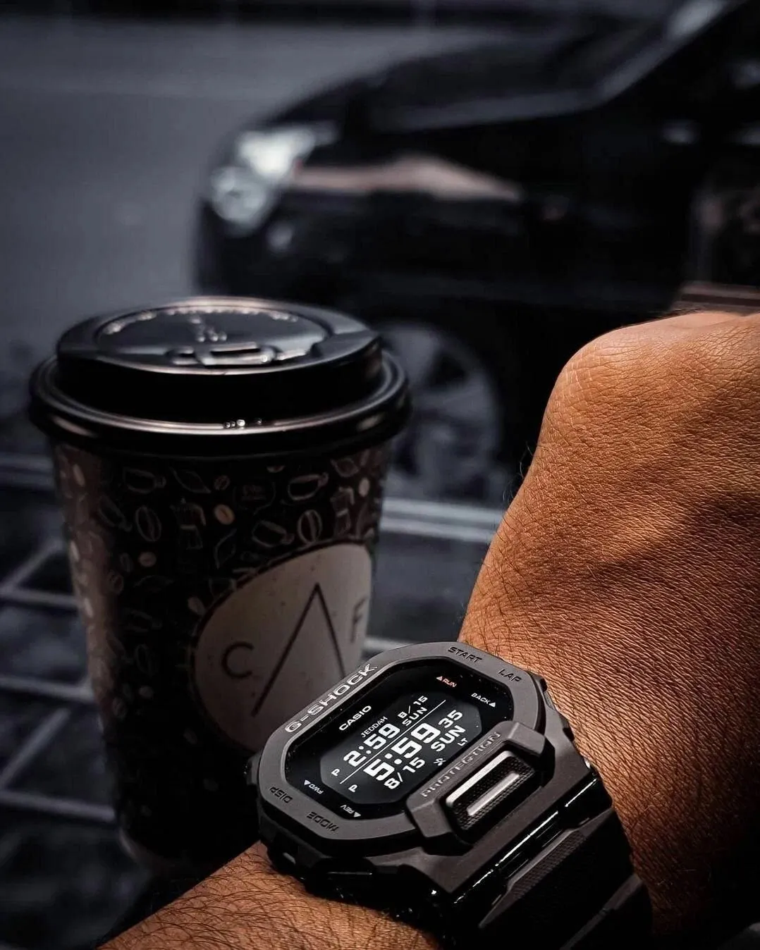 Крутейшие смарт-часы Casio G-Shock сливают с приличной скидкой. Они уделают любые Apple Watch по автономности и прочности