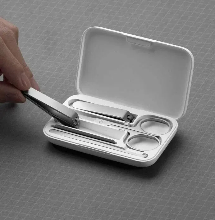 Маникюрный набор Xiaomi подешевел почти вдвое на Маркете. Комплект, который должен быть у каждого