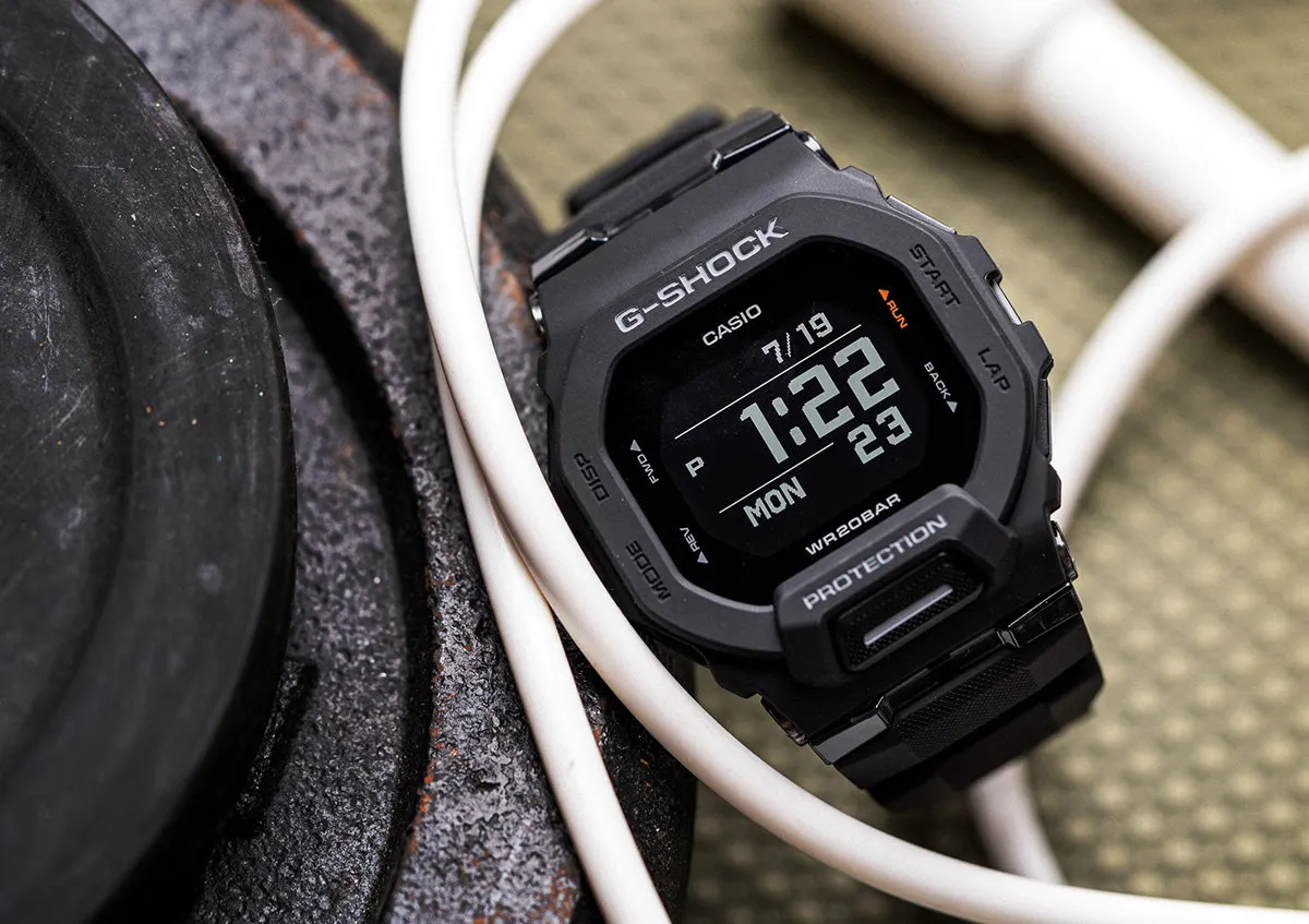 Флагманские смарт-часы Casio G-Shock упали в цене на Маркете. Их не нужно заряжать и можно подключить к смартфону