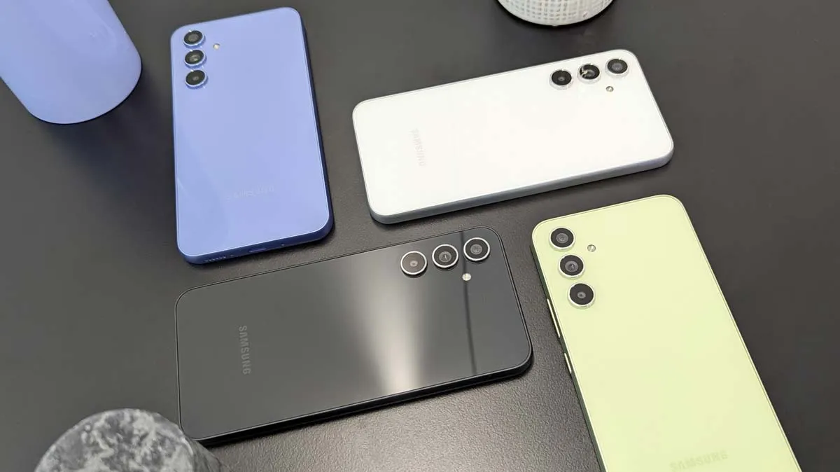 Samsung Galaxy A54 — главный хит бренда. Он подешевел практически везде