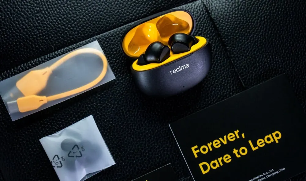 Срочно забираем Realme Buds T100. Это самые доступные TWS-наушники бренда
