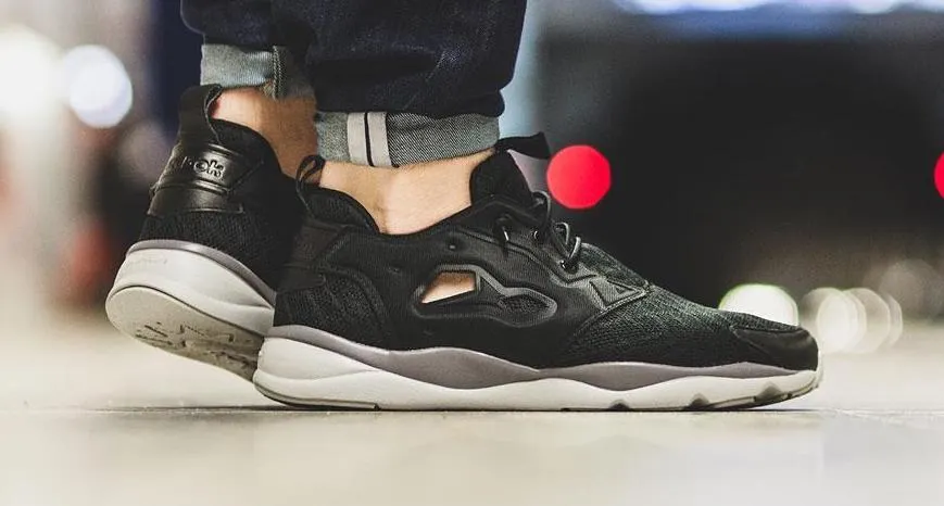Кроссовки от Reebok получили сочные скидки на Lamoda. Они порадуют тех, кто хочет сэкономить