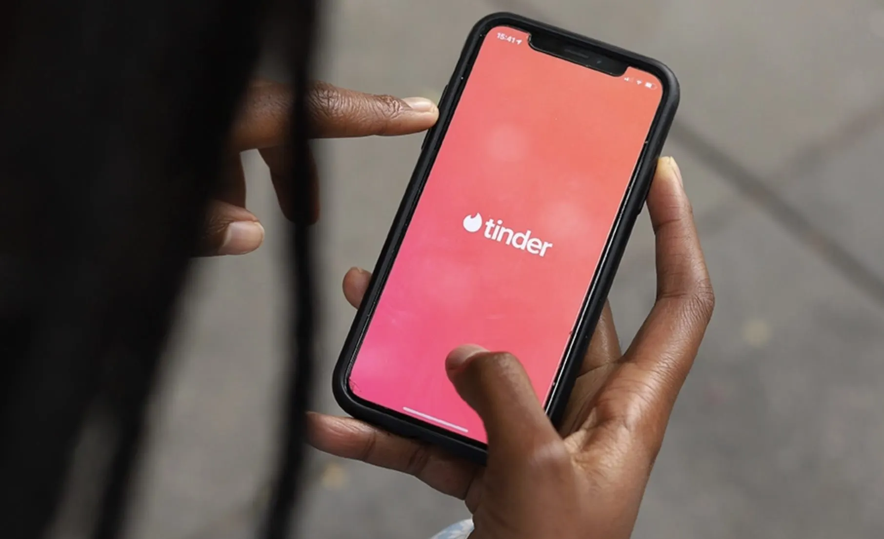 Tinder – всё. Как пользоваться им на iPhone после ухода сервиса из России?