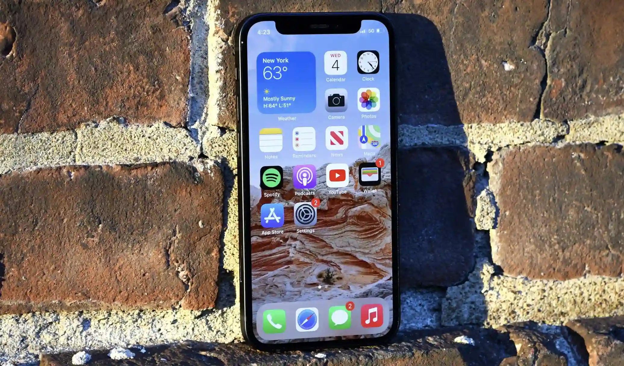 Почему нужно сразу проверять новый iPhone. Можно нарваться на кирпич