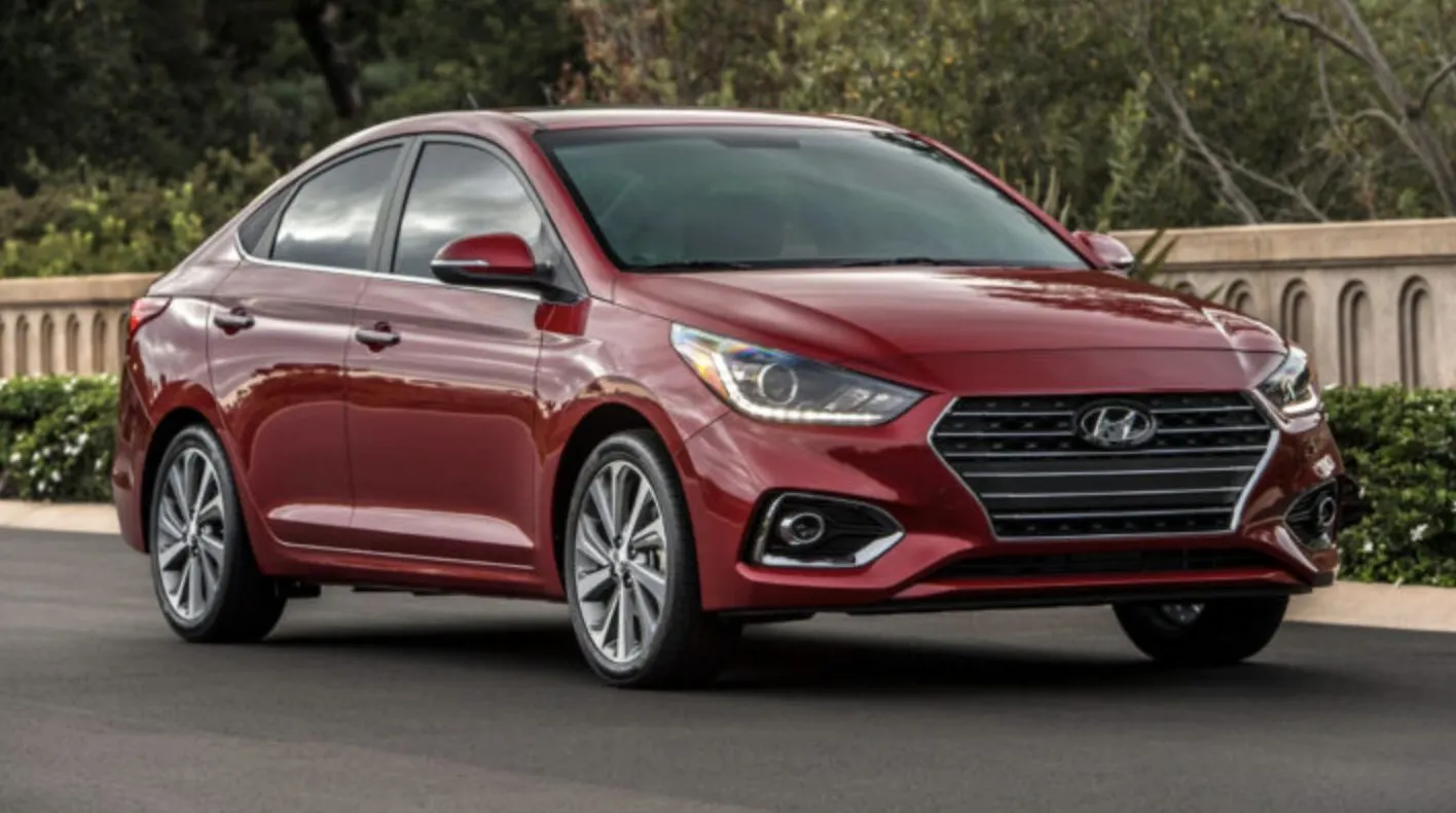 В Россию привезли Hyundai Accent. Цена чуть ниже психологической отметки