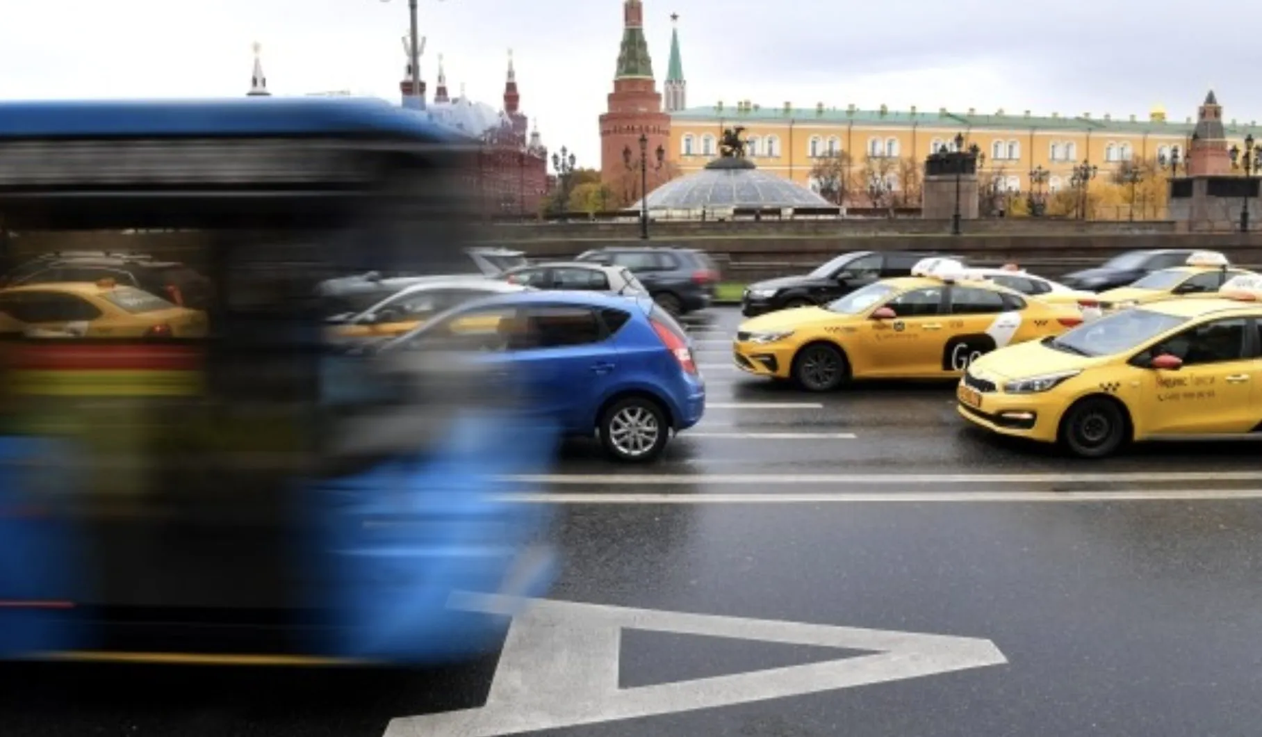 Зачем москвичи арендуют машины такси, но отказываются от заказов?