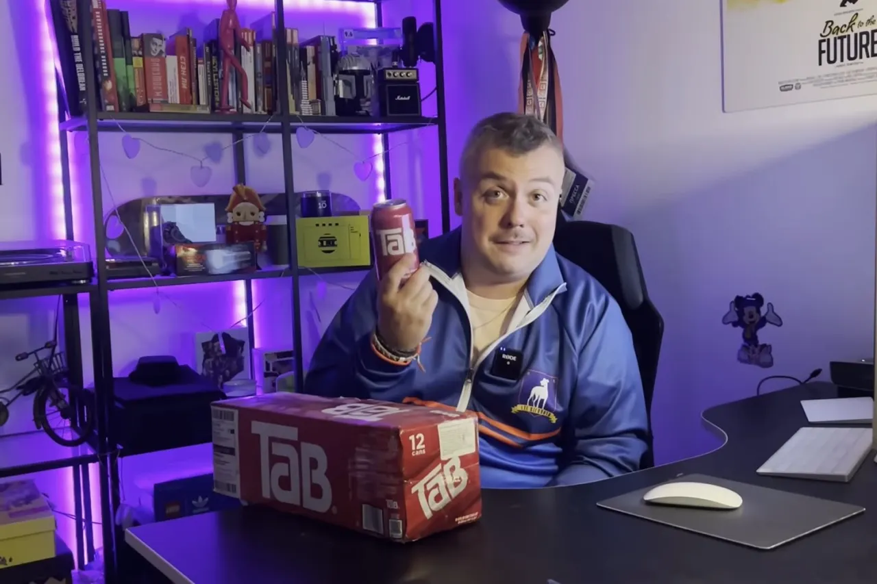 Блогер попробовал газировку от Coca-Cola, которую не выпускают 3 года. Чем TAB отличается от обычной колы?