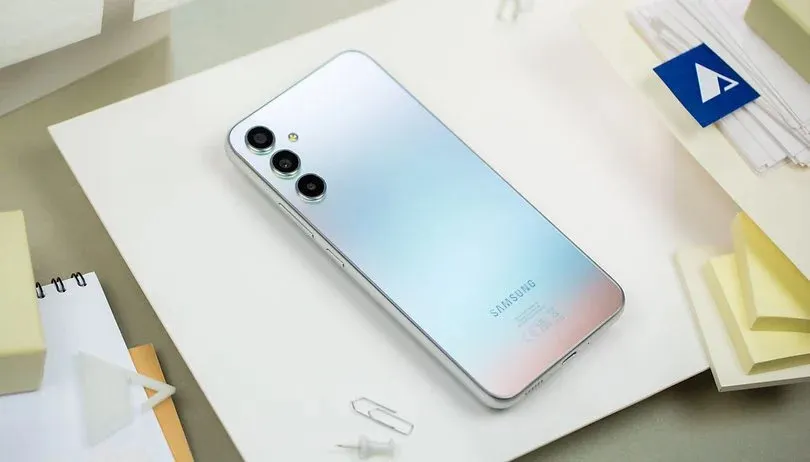 Samsung Galaxy A24 сливают со скидкой. У него яркий AMOLED-экран и достойные камеры