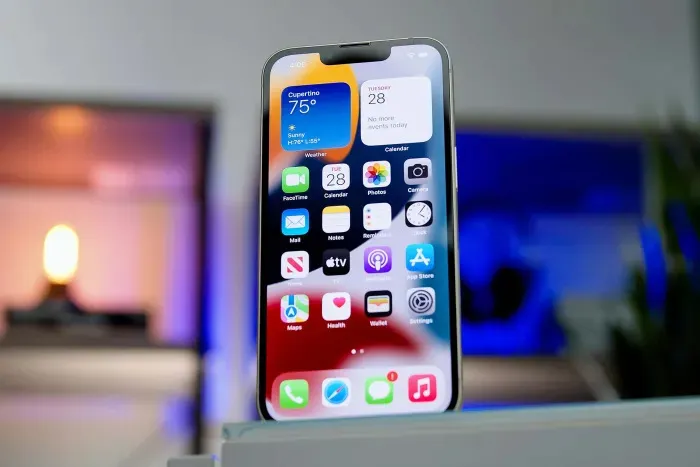 Этот iPhone — самый оптимальный летом 2023 года. Где взять его с максимальной выгодой?