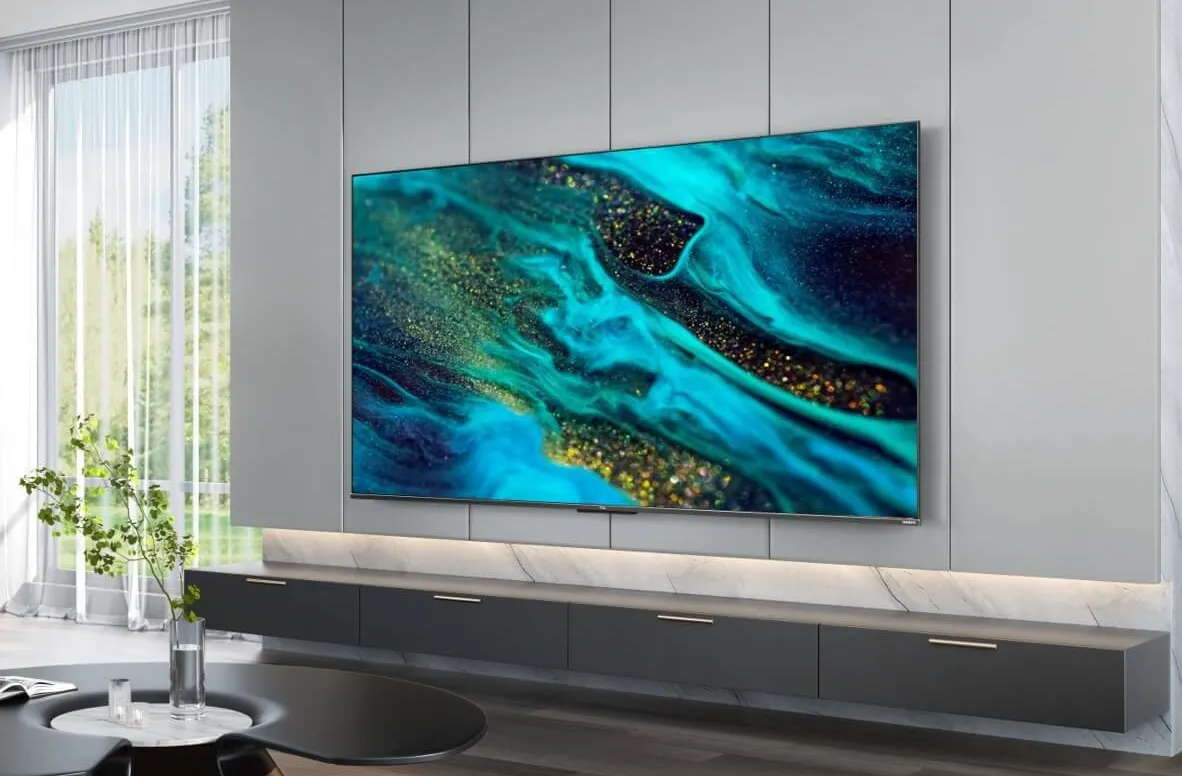 QLED-телевизор TCL сливают со скидкой. Он идеально впишется в интерьер вашей спальни