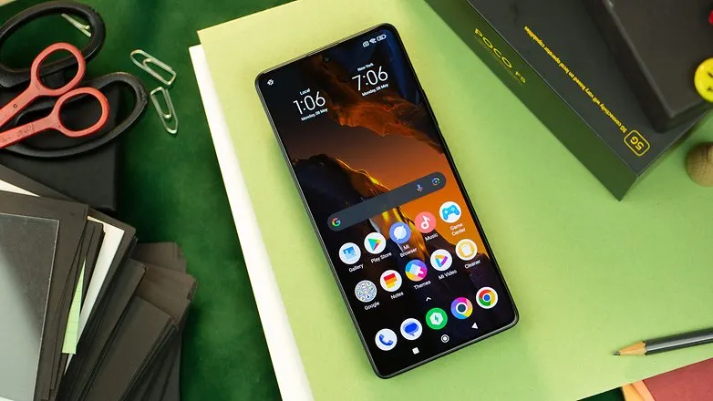 Xiaomi Poco F5 попал под акцию. У него шикарный экран, топовая производительность и сверхбыстрая зарядка