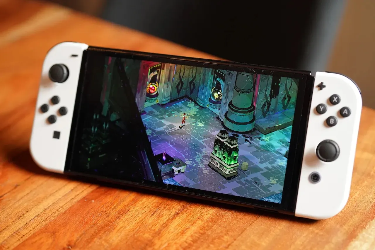 Самое время брать Nintendo Switch OLED. Лучшую портативную консоль отдают по адекватному прайсу