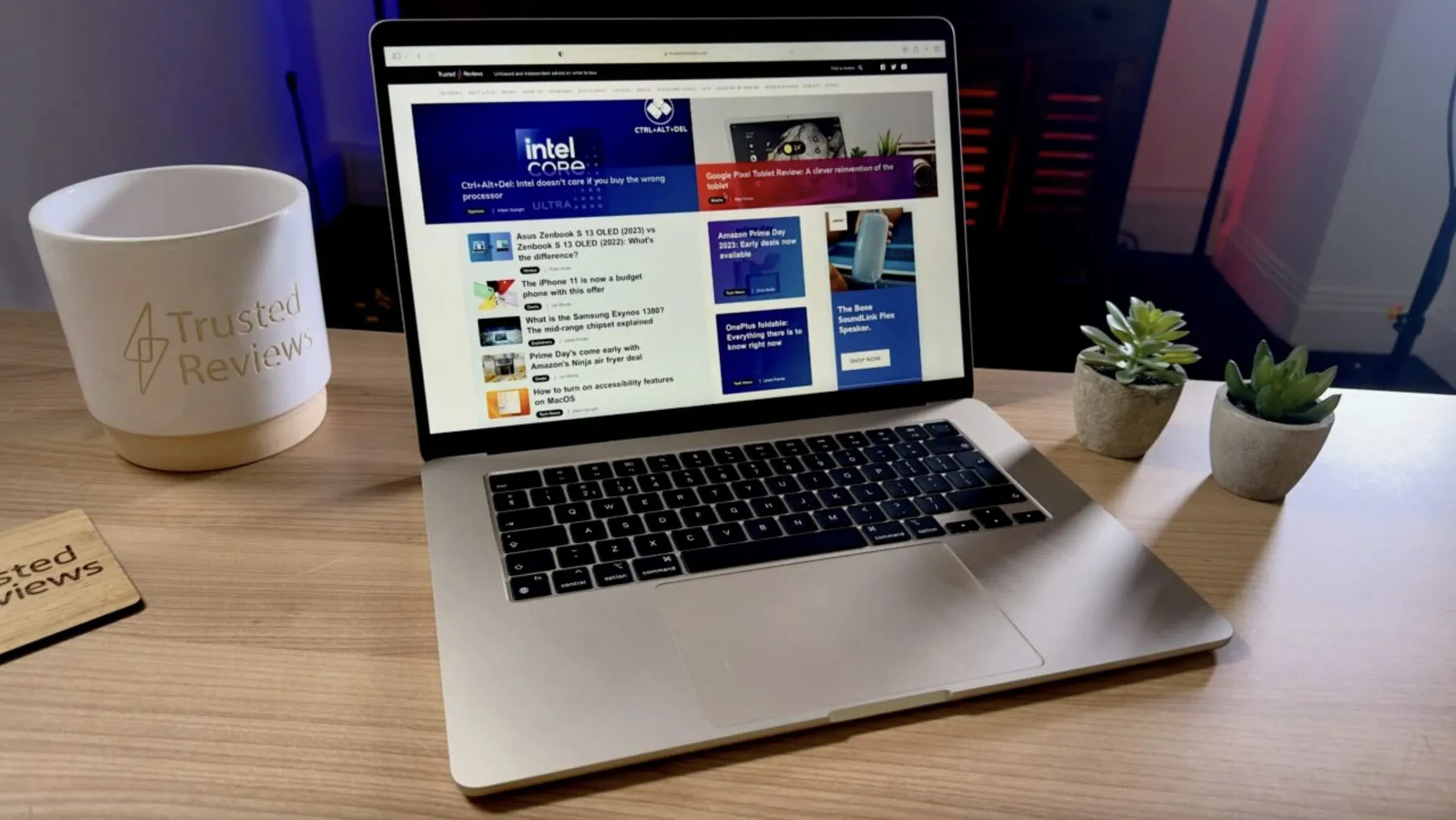 MacBook Air 15 круто подешевел. Решайте сами, какой брать – со скидкой или кешбеком